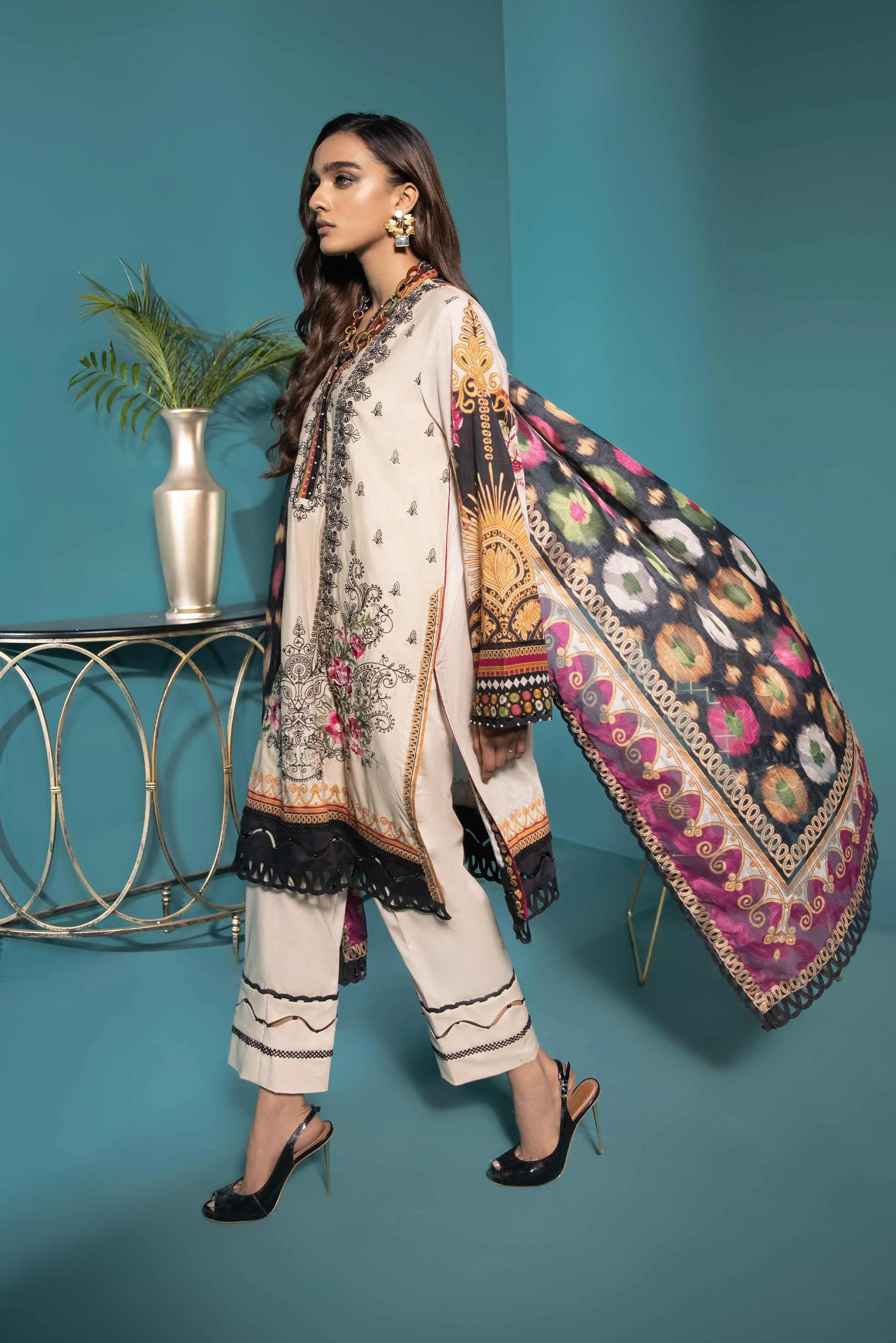 Sapphire Lawn Collection 2021 – Signature Series · Riverside